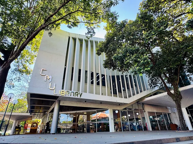 Wejście do biblioteki Uniwersytetu w Chiang Mai