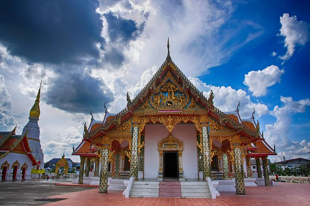 Świątynia Wat Phra That Choeng Chum w Sakon Nakhon