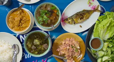 Kuchnia tajska: smaki, ryż, curry i etykieta