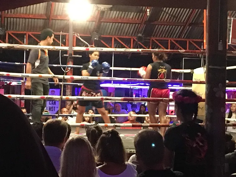 Walka Muay Thai w ringu na wyspie Ko Samui