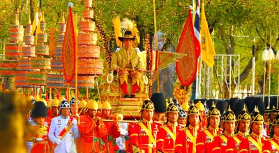 Maha Vajiralongkorn: Rama X i koronacja w Tajlandii