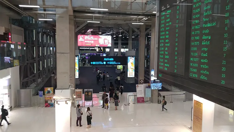 Hala przylotów z kontrolą imigracyjną na lotnisku Suvarnabhumi
