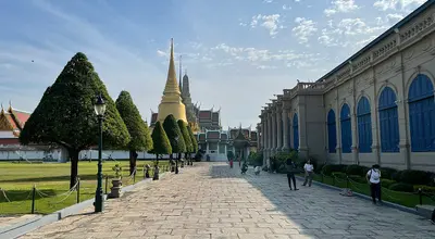 Pałac Królewski w Bangkoku: architektura, złoto i świątynie