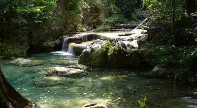 Park Erawan w Kanchanaburi: wodospady i jaskinie