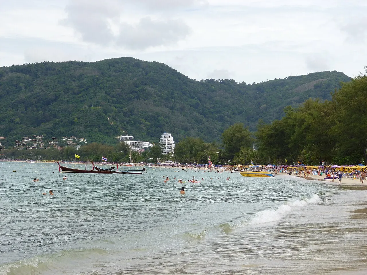 Plaża Patong na Phuket w listopadzie