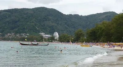 Pełne plaże Phuket