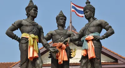 Pomnik Trzech Króli w Chiang Mai: Mengrai i początki Lanny
