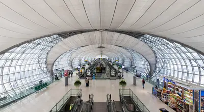 Lotnisko Suvarnabhumi w Bangkoku: dojazd i terminal