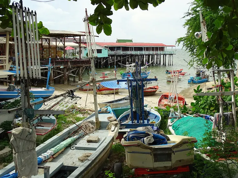 Łodzie rybackie w porcie w Hua Hin
