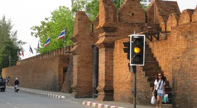 Stare Miasto Chiang Mai: mury, bramy i świątynie Lanny