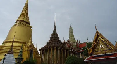 Chedi i prang w Tajlandii: stupy, relikwie i różnice