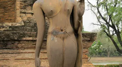 Sztuka tajska: rzeźby Buddy, mudry i styl Sukhothai