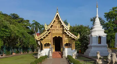 Wat Phra Singh w Chiang Mai: freski i Phra Phutthasihing