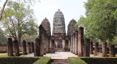 Wat Si Sawai w Sukhotai: khmerskie prangi i Śiwa