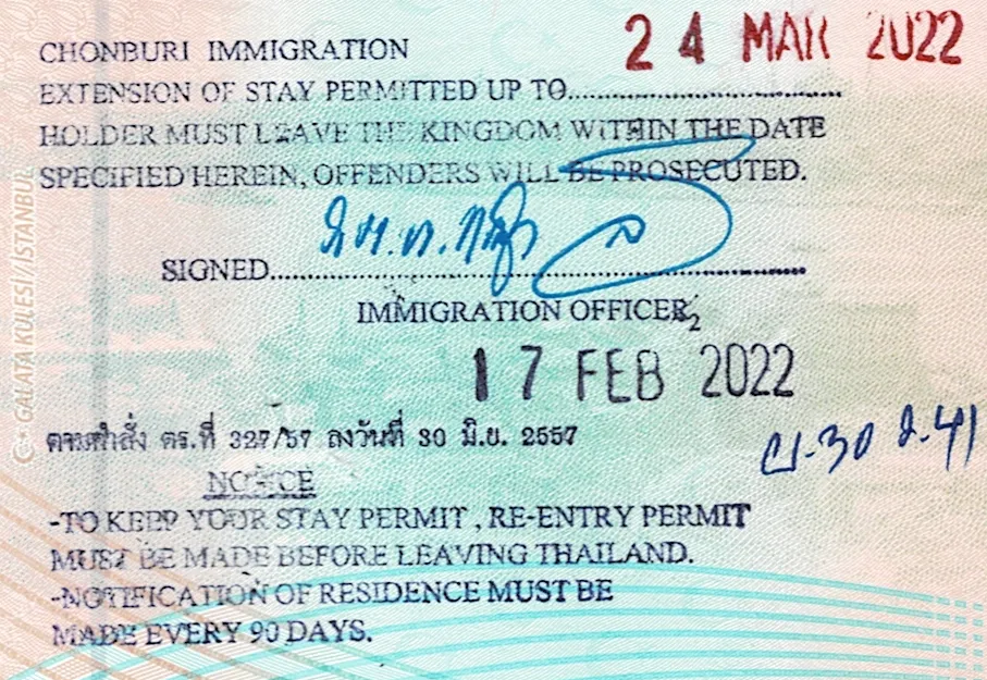 Pieczątka przedłużenia pobytu urzędu imigracyjnego w Chonburi w paszporcie