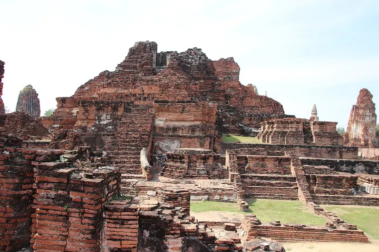 Ruiny świątyni w parku historycznym Ayutthaya