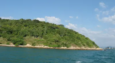 Ko Sichang: wyspa koło Chonburi, plaże i żółty Budda
