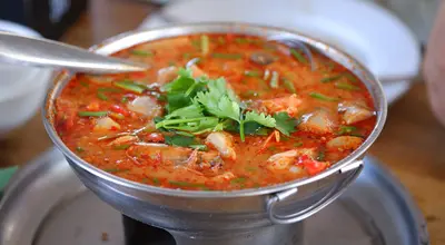 Zupy tajskie: Tom Yum, Tom Kha Gai i Khao Soi
